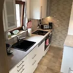 Hébergement de vacances Haus Mit Seeblick - Terrassen - Grosszuegig Auf 2 Ebenen - Freistehend 1.000 Qm Bringhausen