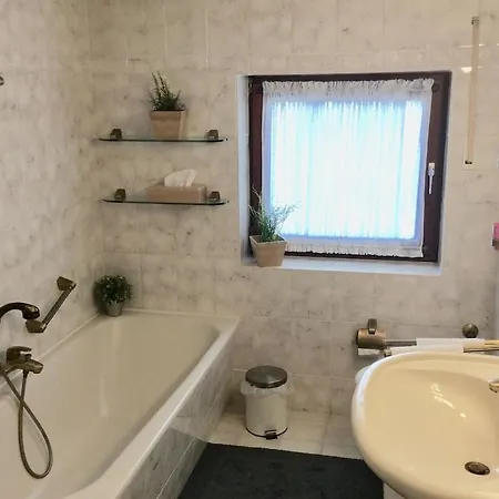 Haus Mit Seeblick - Terrassen - Grosszuegig Auf 2 Ebenen - Freistehend 1.000 Qm Nyaraló