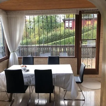 Haus Mit Seeblick - Terrassen - Grosszuegig Auf 2 Ebenen - Freistehend 1.000 Qm Nyaraló *