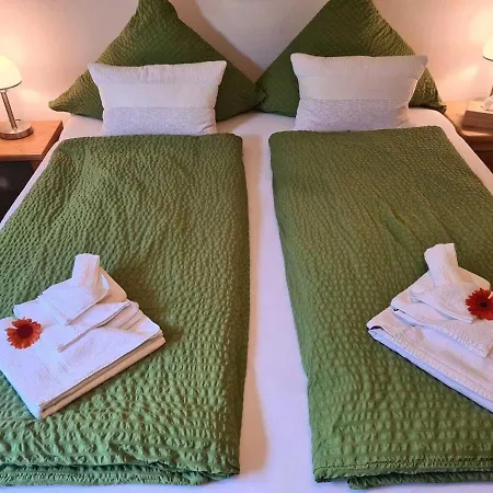 Haus Mit Seeblick - Terrassen - Grosszuegig Auf 2 Ebenen - Freistehend 1.000 Qm Nyaraló *