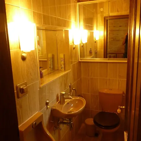 Haus Mit Seeblick - Terrassen - Grosszuegig Auf 2 Ebenen - Freistehend 1.000 Qm Nyaraló Bringhausen