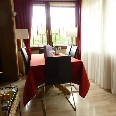 Haus Mit Seeblick - Terrassen - Grosszuegig Auf 2 Ebenen - Freistehend 1.000 Qm Nyaraló *