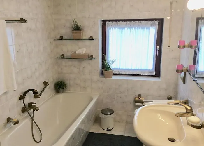 Haus Mit Seeblick - Terrassen - Grosszuegig Auf 2 Ebenen - Freistehend 1.000 Qm 度假居