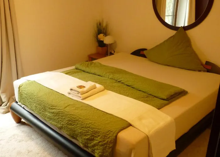 Haus Mit Seeblick - Terrassen - Grosszuegig Auf 2 Ebenen - Freistehend 1.000 Qm 度假居 Bringhausen