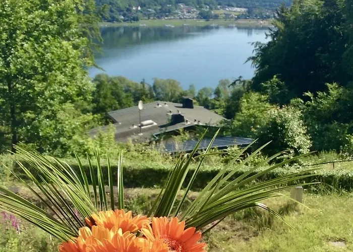 Haus Mit Seeblick - Terrassen - Grosszuegig Auf 2 Ebenen - Freistehend 1.000 Qm 度假居